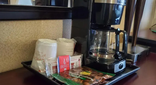 Четырёхместный номер Standard с балконом Quality Inn & Suites Anaheim at the Park