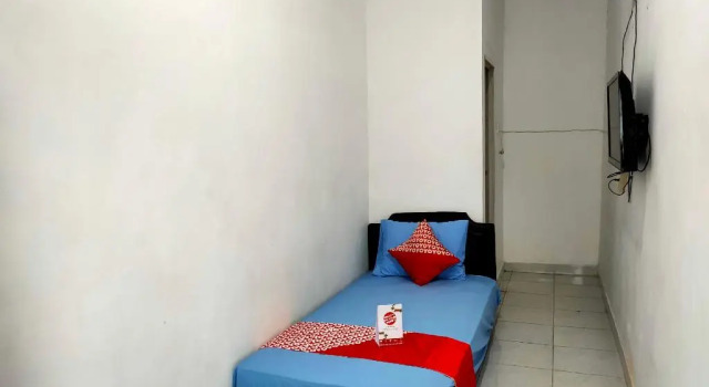 OYO 90117 Anugrah Homestay, Prenota Hotel Hotel a Sulawesi con parcheggio, Parcheggio