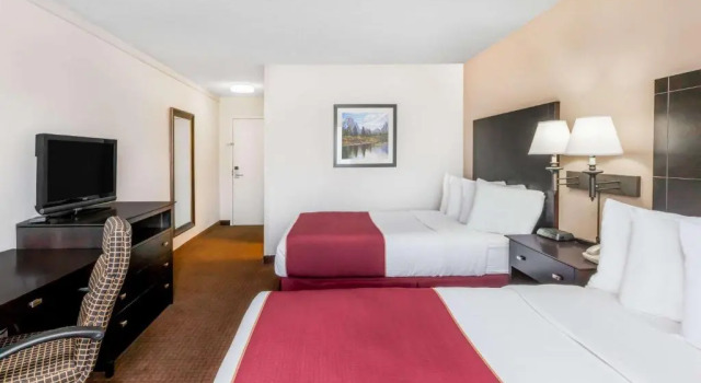 Четырёхместный номер Standard с видом на внутренний двор Quality Inn & Suites