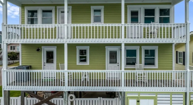 Bozeman Beach 4 Bedroom Home by Redawning