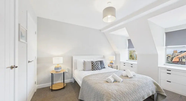 Union Road Where Coastal Calm Meets Conscious Living, Book Feriehus Sommerhuse i Cowes, Hytte