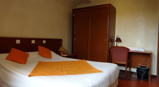 Hôtel Charles, Prenota Hotel Hotel a Alvernia con parcheggio, Parcheggio