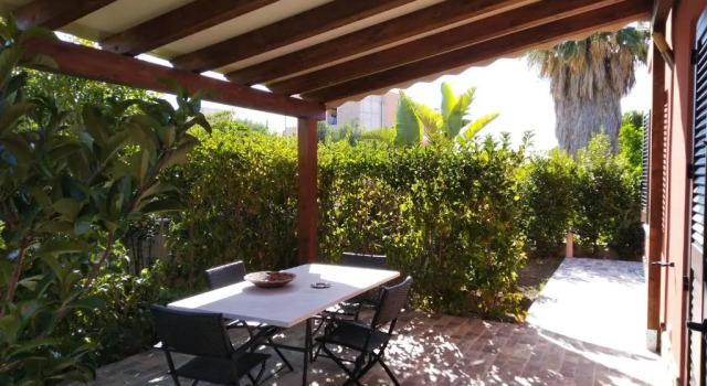Коттедж с 2 комнатами Casa Vacanze Al Basyta