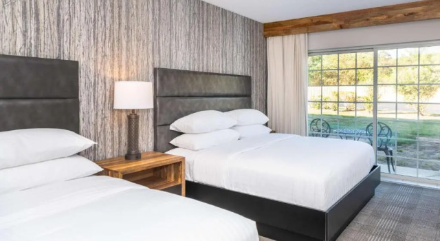 Четырёхместный номер Standard с видом на внутренний двор Cherry Valley Hotel