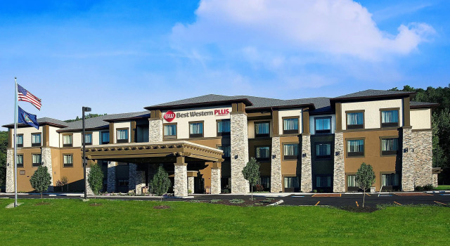 Кровать в общем номере Best Western Plus The Hammondsport Hotel
