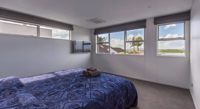 Spacious High-Spec Luxury Home with Garage