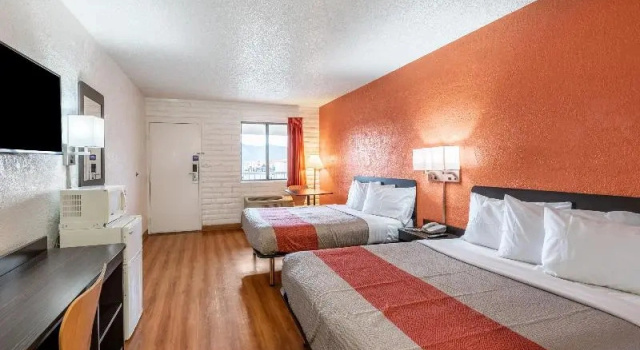 Четырёхместный семейный номер Standard Motel 6 Eloy Arizona Casa Grande