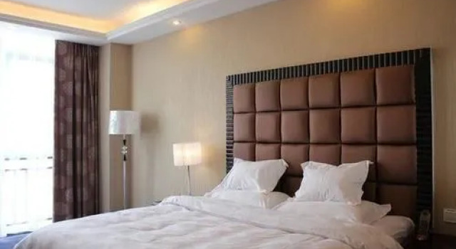 Pinyi Holiday Hotel
