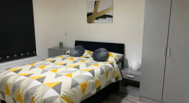 ✰Convenient 2 Bedroom Apt Close To Centre - Parking✰, Забронировать Отель Лидс Западный Йоркшир, рядом с Городская ферма Meanwood Valley