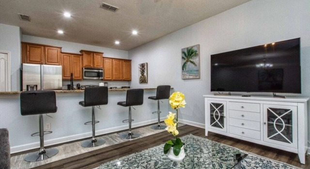 Tropical Waterfront, Completely Redone W/pool-3033 4 Bedroom Townhouse by Redawning, Kissimmee