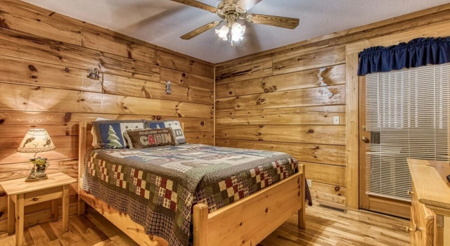 Er203 Living the Dream 4 Bedroom Cabin Close to Town by RedAwning