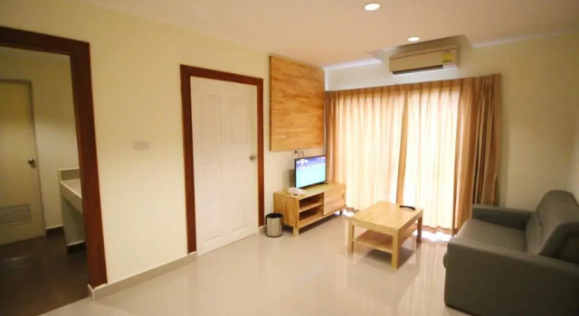 Lee Place Phatthanakan Condo