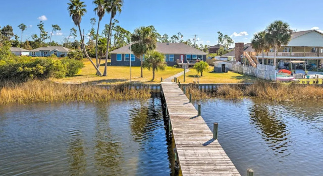 Waterfront Callaway Bayou Home w/ View & Boat Slip, 예약 휴가용 주택 캘러웨이 미국