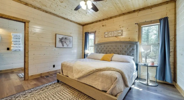 Коттедж Family-Friendly Broken Bow Cabin Rental with Hot Tub