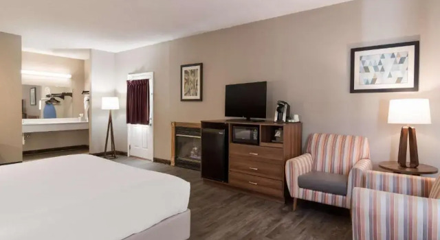 Люкс Deluxe SureStay Hotel by Best Western Helen Downtown