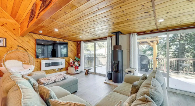 Коттедж Wraparound Deck & Grill: Wrightwood Cabin Near PCT