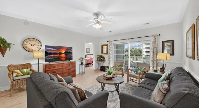 Magnolia Pointe Luster Leaf 4895-203, Забронировать Апарт-отель Отели Миртл-Бич с парковкой, рядом с PineHills Palmetto at Myrtlewood Golf Club, Парковка