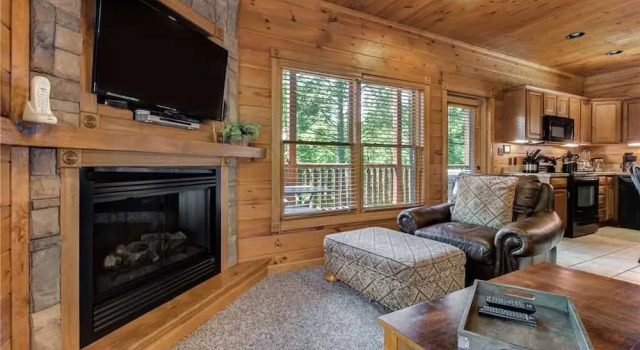 Gatlinburg Majesty 4 Bedroom Home with Hot Tub, Забронировать Отель Отели Гатлинберг с бассейном, Бассейн