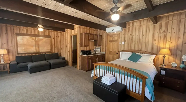 The Cozy Cabin - 2-level Home With Spacious Yard 4 Bedroom Home