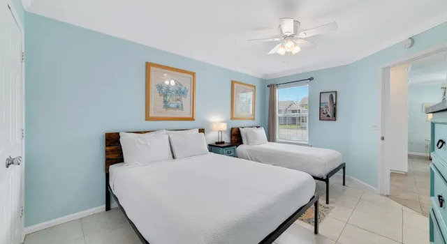 Updated, Ground Floor Unit w/ Pool & Gym, Sleeps 6