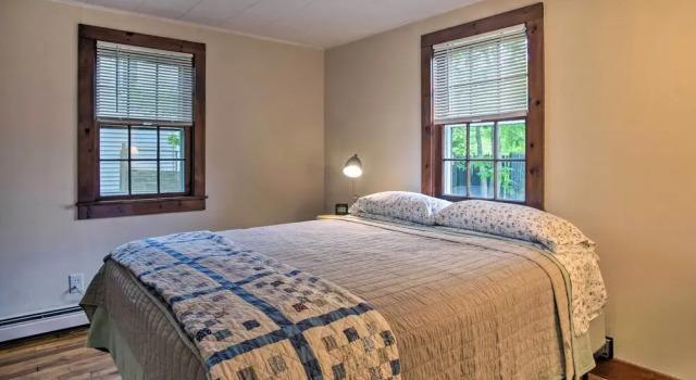 South Yarmouth Cottage ~ Half Mi to Beaches!, Забронировать Дом для отпуска Саут-Ярмут Полуостров Кейп-Код