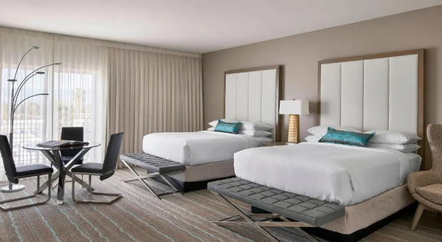 Четырёхместный номер Standard с балконом и с видом на горы HOTEL PASEO, Autograph Collection