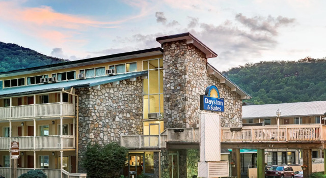 Номер Standard Days Inn & Suites by Wyndham Downtown Gatlinburg Parkway