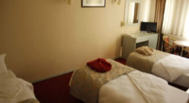 Standardowy trzyosobowy pokój i balkonem Samdan Hotel