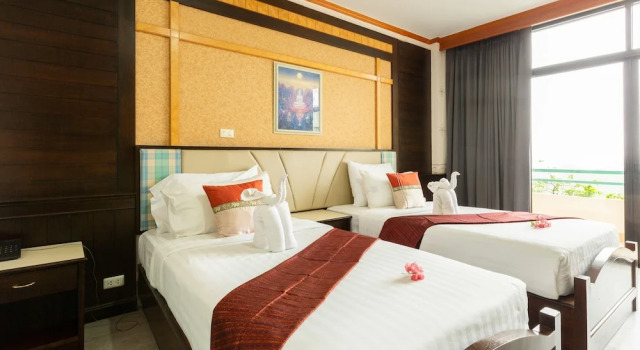 Двухместный номер Deluxe с балконом Surin Majestic Hotel