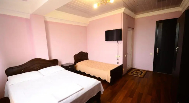 Hotel Peria, Забронировать Отель Отели Батуми с парковкой, рядом с Фонтан Нептуна, Парковка