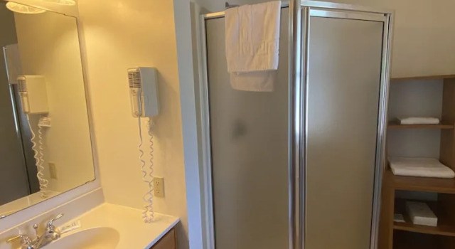 Четырёхместный номер Standard с видом на озеро Peters Sunset Beach Resort and Golf