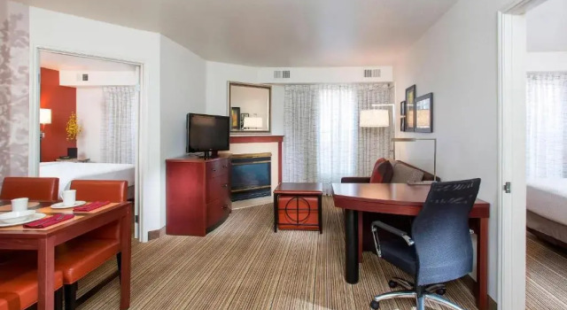 Четырёхместный люкс с 2 комнатами Residence Inn Phoenix Glendale/ Peoria