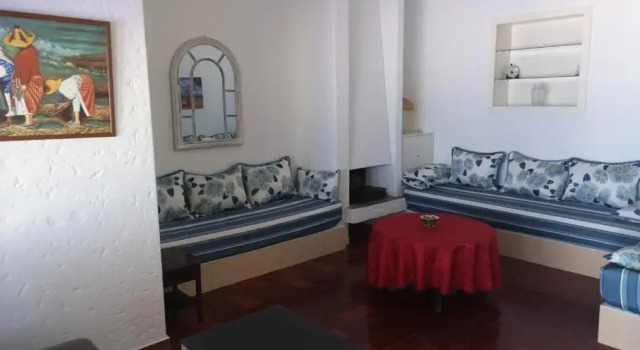 House with exceptional view of the Mediterranean, Rezerwuj Hotel Hotele w Tanger-Tetouan z parkingiem, Parking
