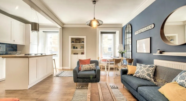 Spacious And Beautiful 2Br Flat In Morningside, Prenota Appartamento Hotel a Midlothian con parcheggio, Parcheggio
