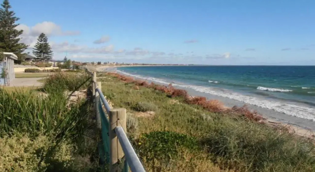 Коттедж Warnbro Beach Family Accommodation