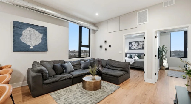 Edgewater Apt With Free Parking Gym Modern Living