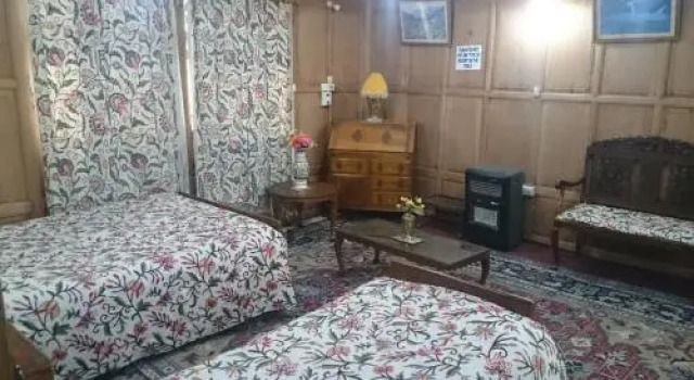Shabistan Group of Houseboats