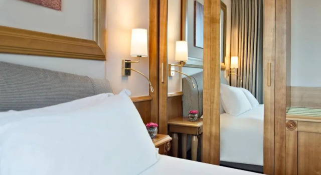 Двухместный номер Deluxe Renaissance Naples Hotel Mediterraneo