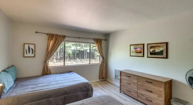 Апартаменты с 3 комнатами с балконом Pinetop Condo w/ Deck, Grill, 30 Mi to Sunrise Ski