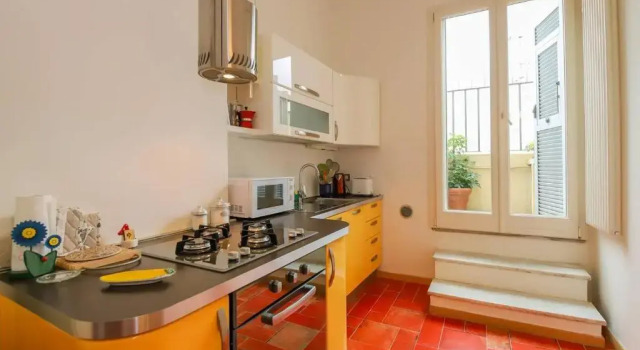 ALTIDO Apt for 3 with Rooftop Balcony and Lovely CityView