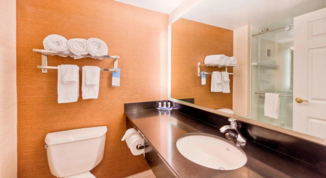 Четырёхместный номер Standard Fairfield Inn & Suites by Marriott Winston-Salem Downtown