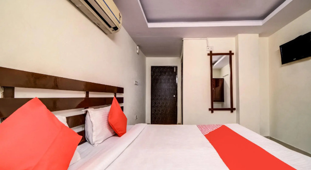 OYO 29345 Hotel Samrat