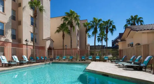 Полулюкс Residence Inn by Marriott Phoenix Airport
