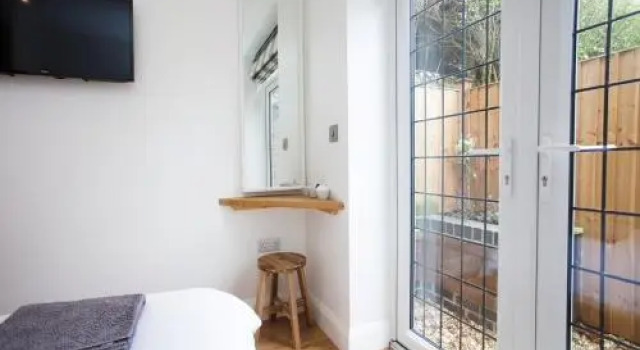 The Woodpecker Snug