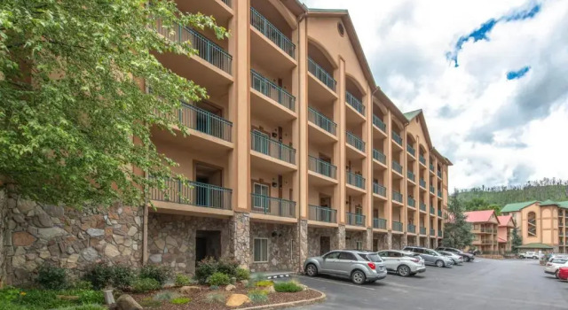 City Bear, 2BR, Pool, Spa, Downtown Gatlinburg, Sleeps 6, Забронировать Апартаменты/квартира Отели Гатлинберг с бассейном, Бассейн