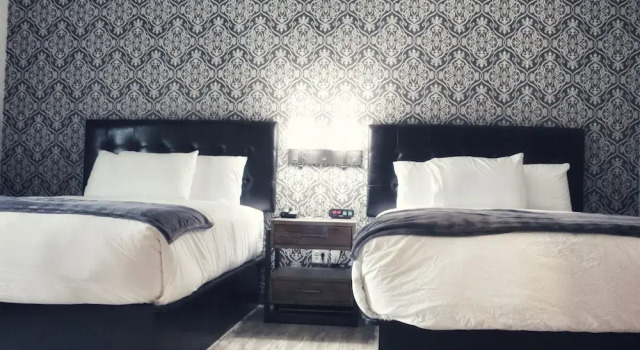 Четырёхместный номер Standard Waterfront Hotel