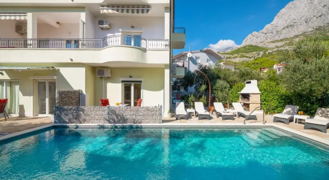 Apartment Matija, Buchen Sie Ferienwohnung Hotels in Gespanschaft Split-Dalmatien mit Pool, Schwimmbad