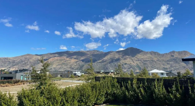 Коттедж Minaret Ridge - Family Friendly - Sleeps 8 - Mountain Views - Close to Lake