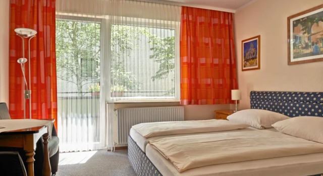 Hotel-Pension Elfi, Забронировать Отель Бад-Бевензен Люнебургская пустошь, рядом с Тропа по вершинам деревьев