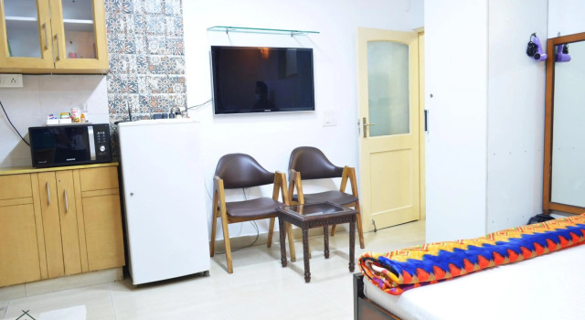 Furnished 1 Bedroom Independent Apartment 1 in Greater Kailash 1 Delhi, Забронировать Апартаменты/квартира Отели Нью-Дели с парковкой, Парковка